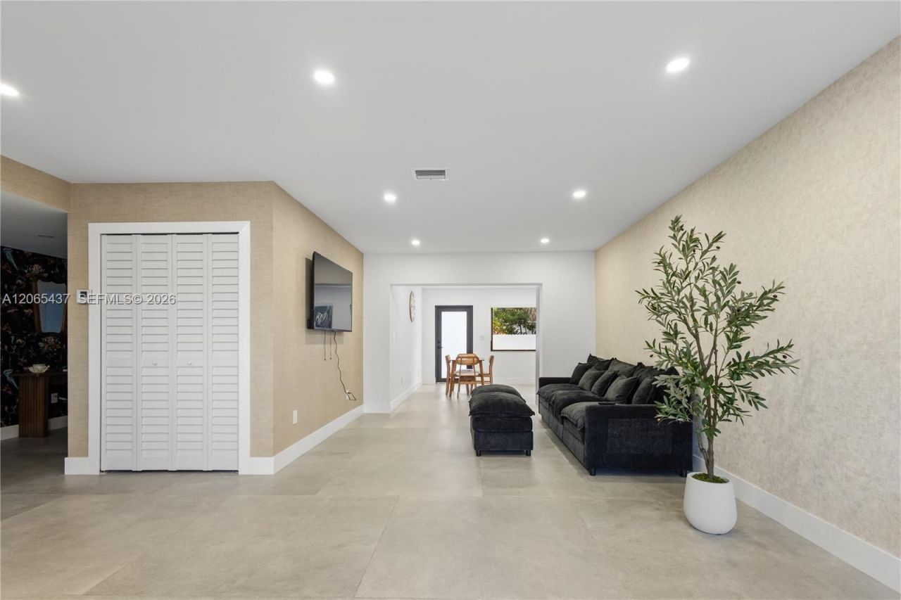 1042 NW 13th St , Fort Lauderdale, FL 33311 Photo
