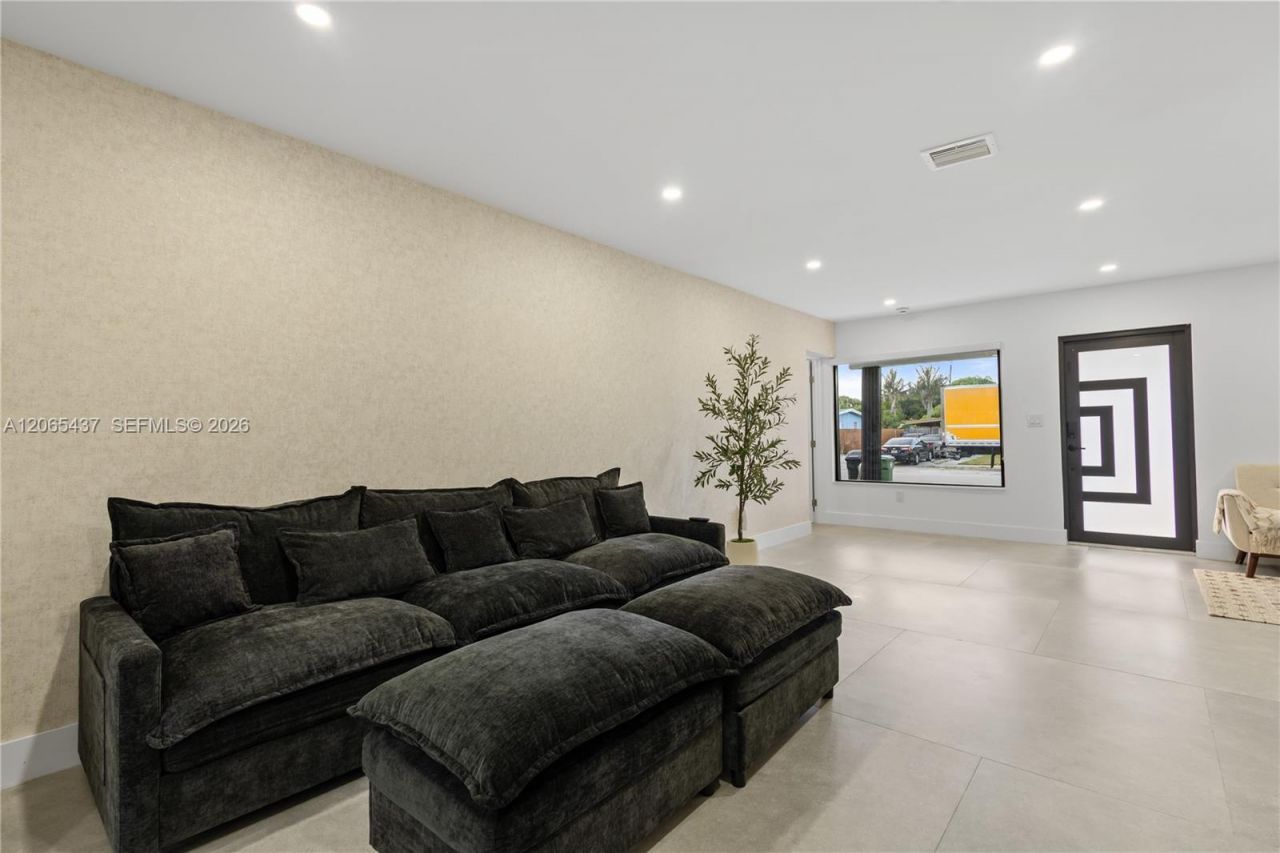 1042 NW 13th St , Fort Lauderdale, FL 33311 Photo