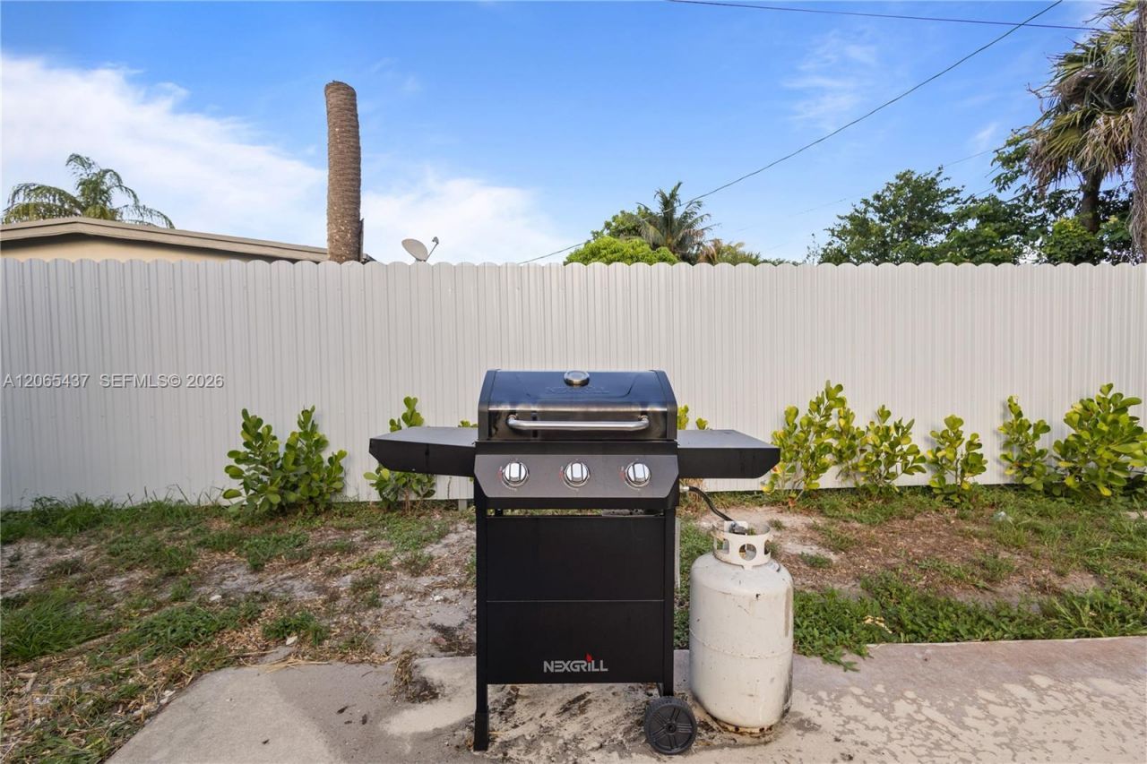 1042 NW 13th St , Fort Lauderdale, FL 33311 Photo