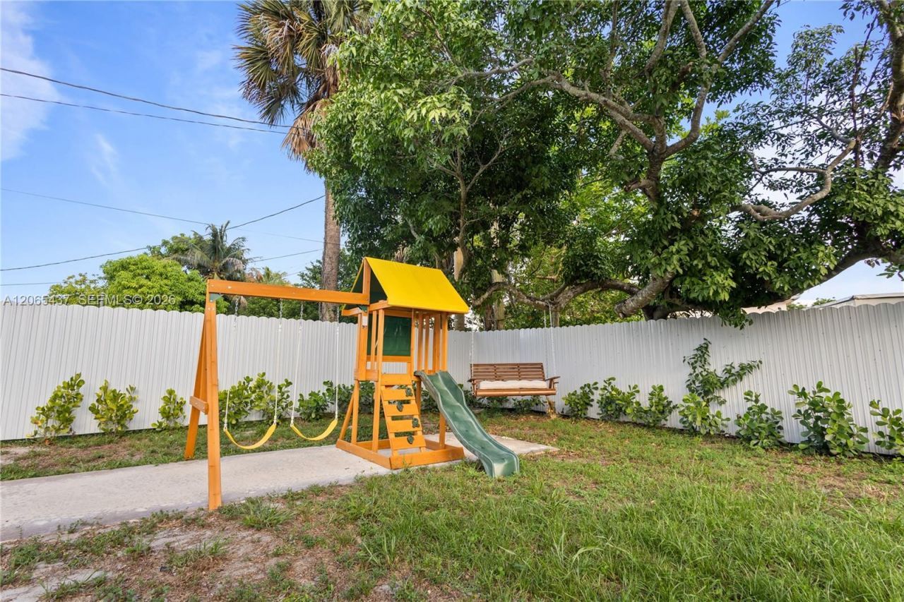 1042 NW 13th St , Fort Lauderdale, FL 33311 Photo
