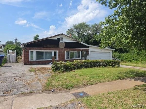 4327 N Taylor Avenue , St Louis, MO 63115