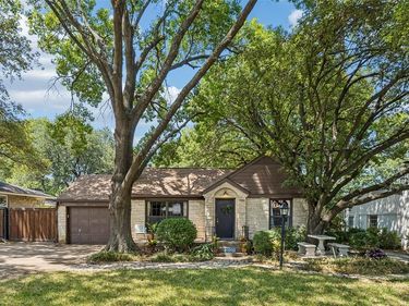 2127 Leander Drive, Dallas, TX 75211