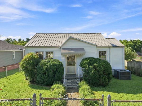 619 Ferry St, Loudon, TN 37774