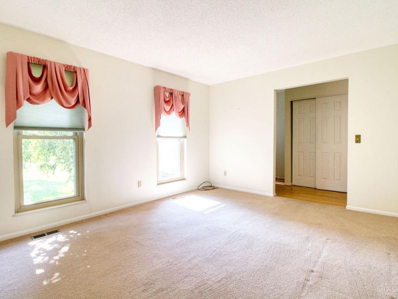 5803 Mt Vernon Drive, Miami Twp, OH 45150 Photo 3