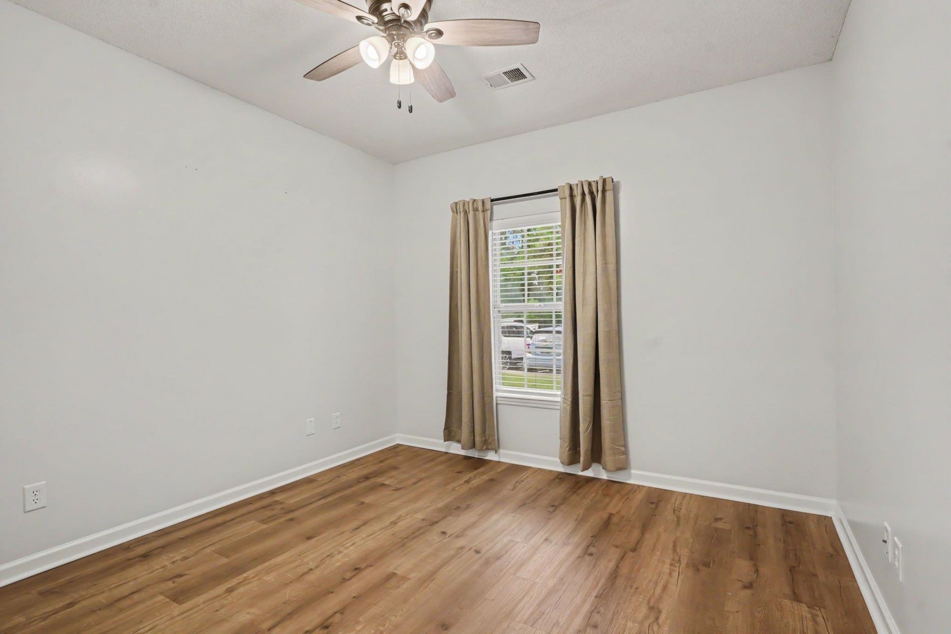 3919 Gladiola Ct. Photo 10