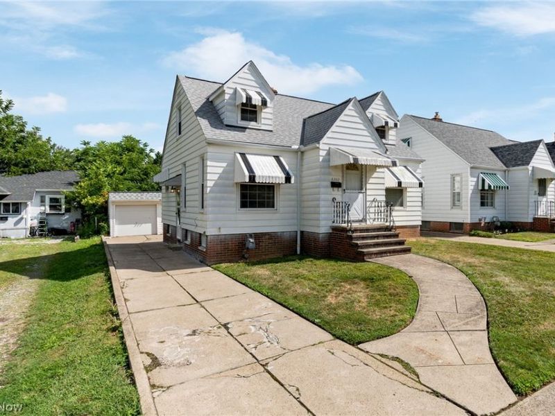 8202 Dorothy Avenue, Parma, OH 44129 Photo 2