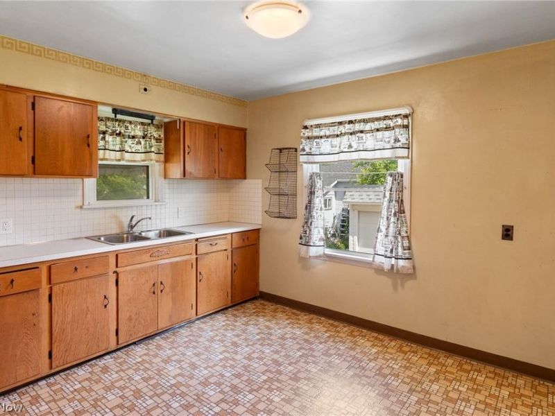 8202 Dorothy Avenue, Parma, OH 44129 Photo 7