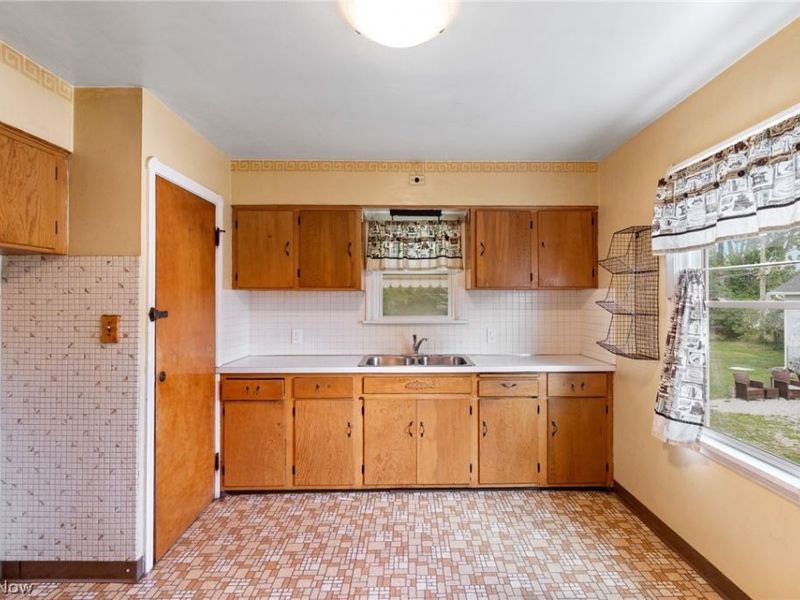 8202 Dorothy Avenue, Parma, OH 44129 Photo 8
