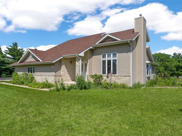24453 110th Street , Anamosa, IA 52205