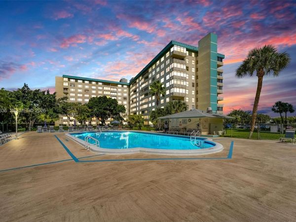 4330 Hillcrest Dr , Unit 405, Hollywood, FL 33021