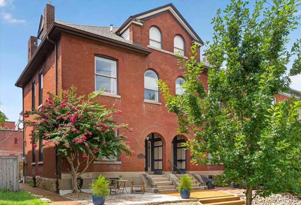 1305 Dolman Street, Unit 1305, Saint Louis, MO 63104 Main Photo