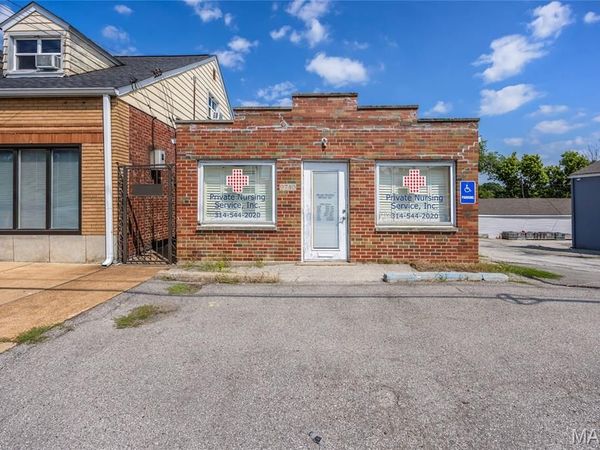 9713 Gravois Road, St Louis, MO 63123