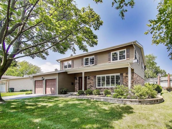 206 W Hintz Road , Arlington Heights, IL 60004
