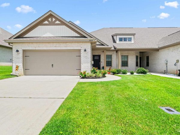 1826 Finch Ln, Cantonment, FL 32533