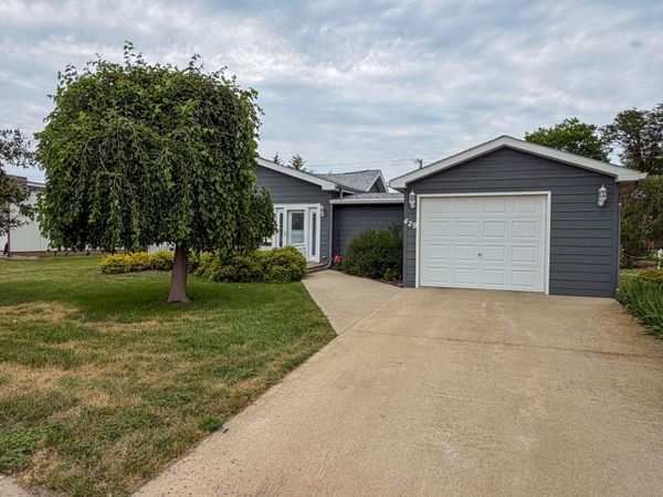 429 4TH St NE, Huron, SD 57350