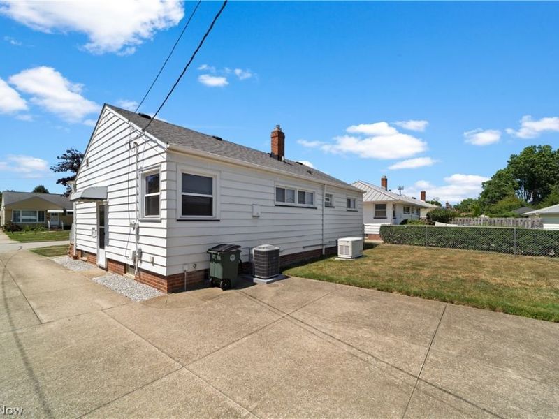 4677 Southwood Drive, Brooklyn, OH 44144 Photo 21