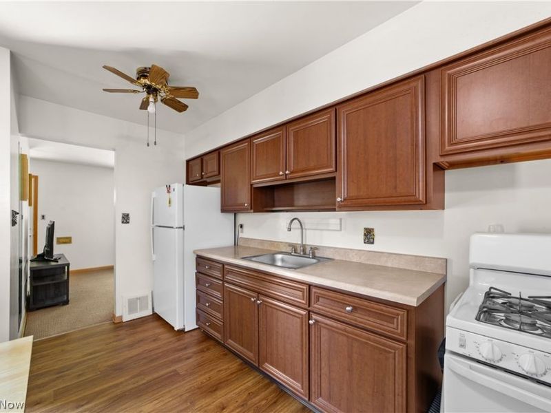 4677 Southwood Drive, Brooklyn, OH 44144 Photo 9