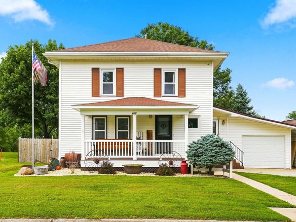 605 4th Ave SE , Cascade, IA 52033