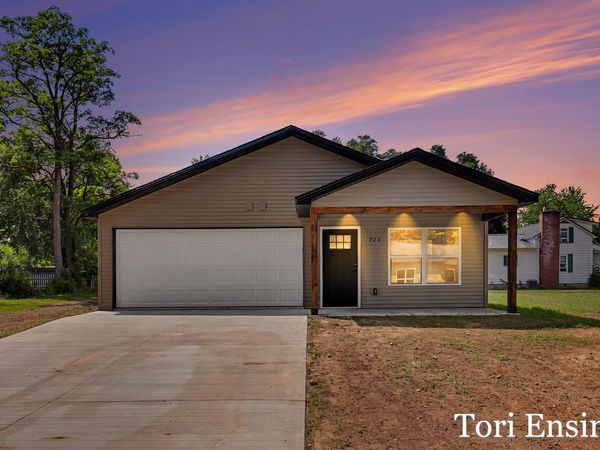 723 N Burgess Street, Greenville, MI 48838