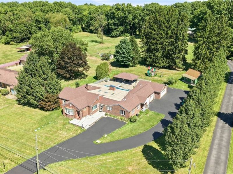 7073 Stewart Sharon Road, Hubbard, OH 44425 Photo 4