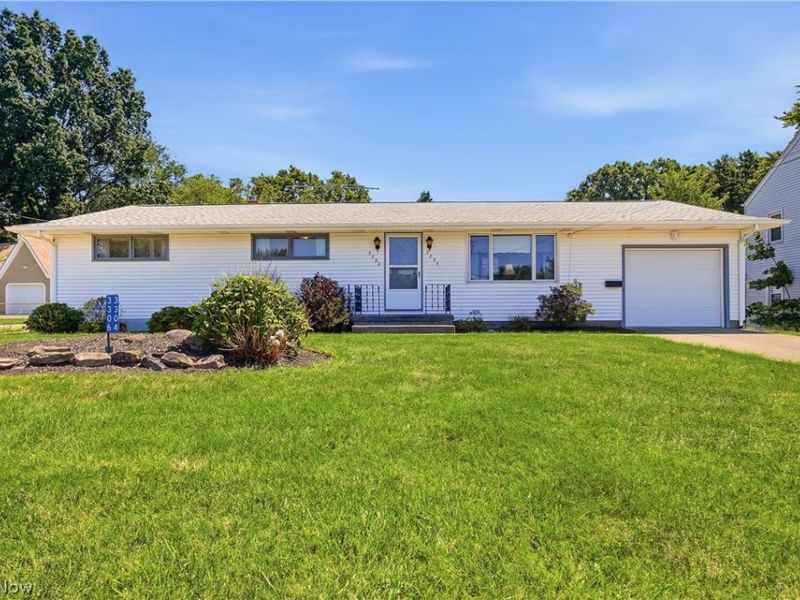 3304 Beverly Avenue NE, Canton, OH 44714 Photo 1