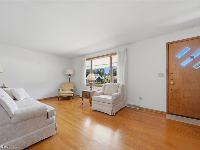3304 Beverly Avenue NE, Canton, OH 44714 Photo 2