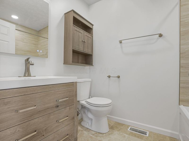 1406 Meeks Meadow Drive , Columbus, OH 43223 Photo 17