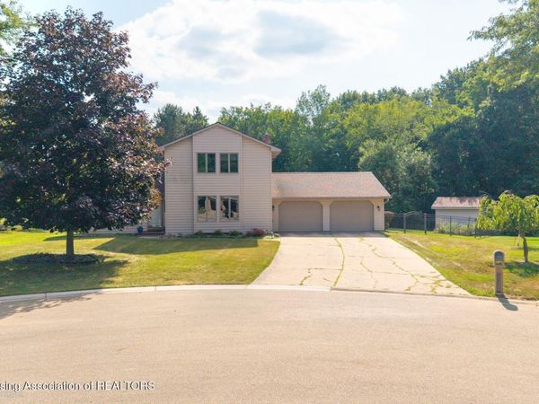 2707 Rockdale Avenue, Lansing, MI 48917
