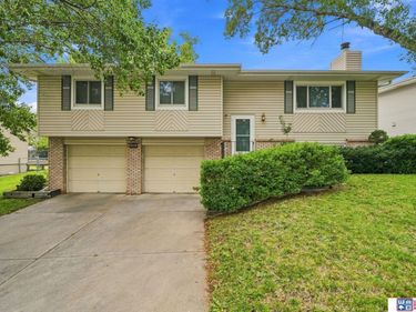 5805 S 41st Street, Lincoln, NE 68516