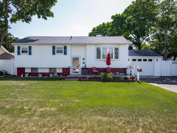 2707 Gull Avenue , Medford, NY 11763