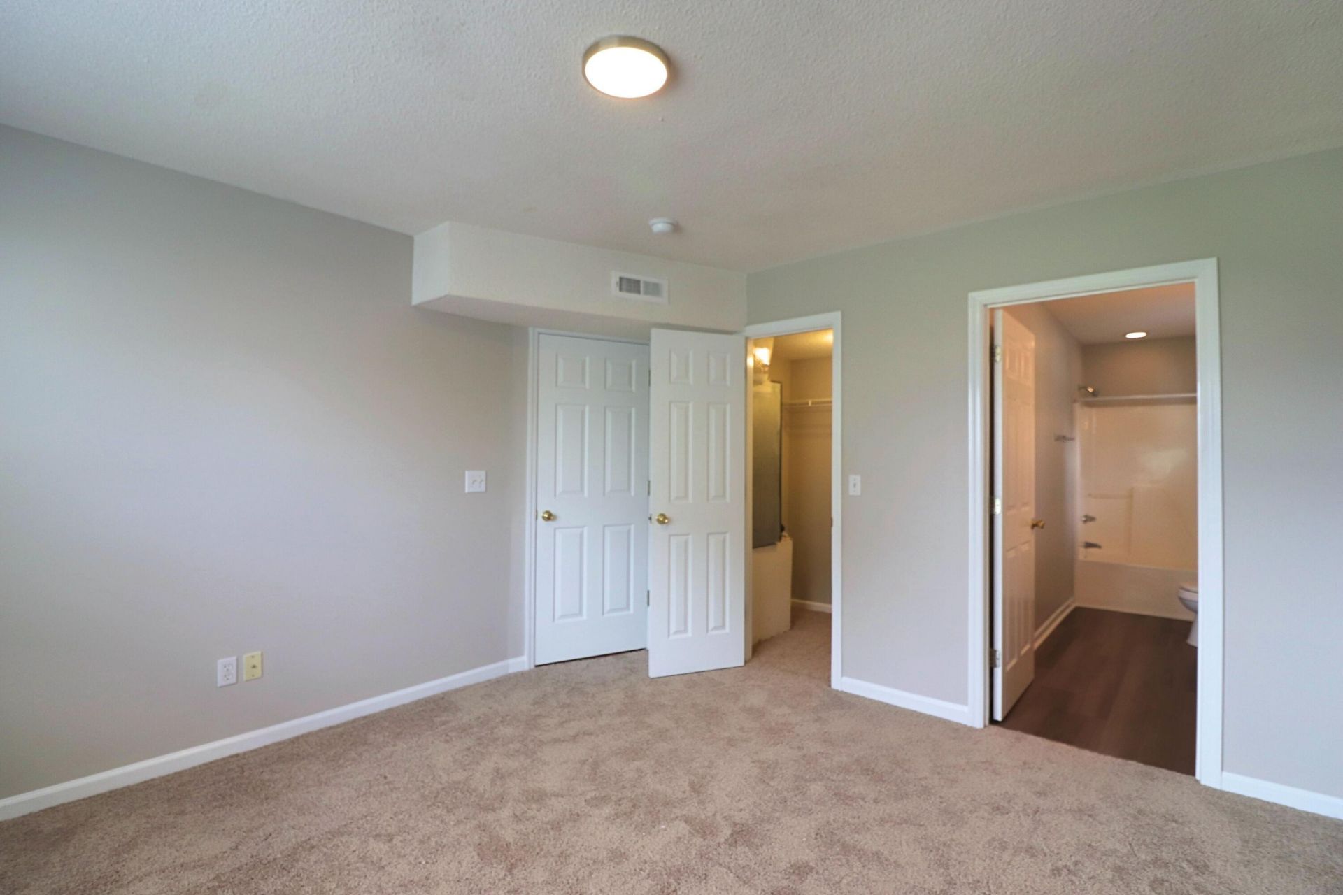 294 Hastings Drive Photo 6