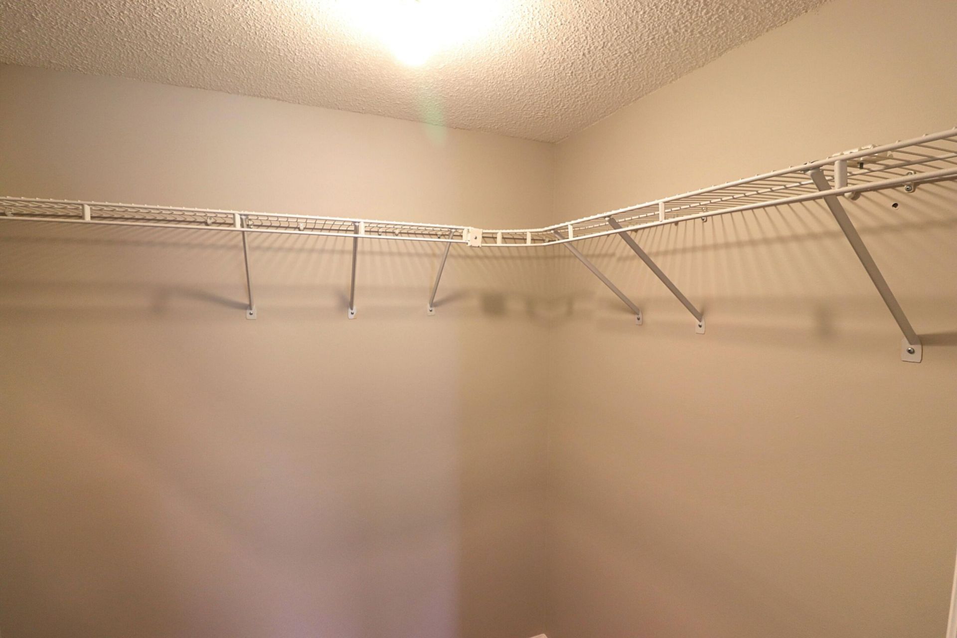 294 Hastings Drive Photo 7