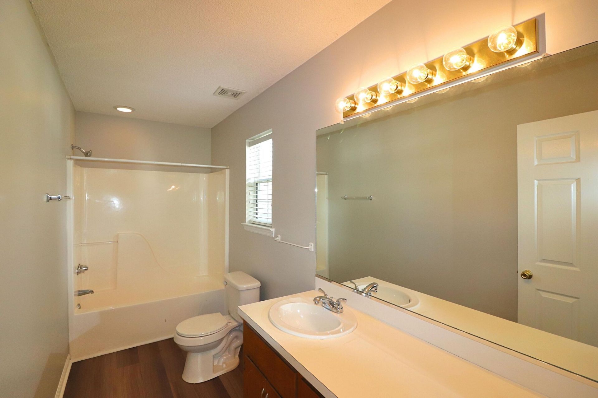 294 Hastings Drive Photo 8