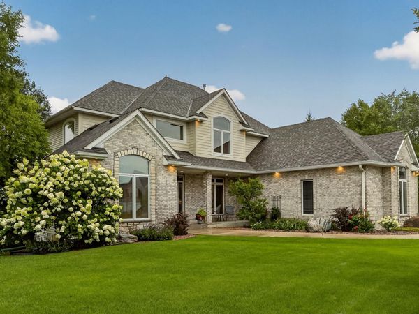 5015 Regal Oak Lane SW, Rochester, MN 55902