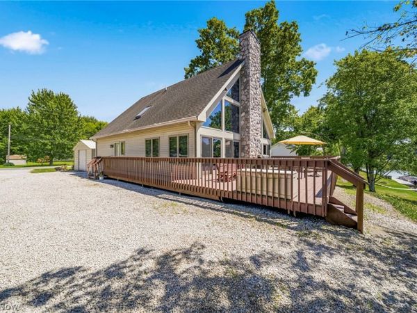 1452 Lake Vue Drive , Roaming Shores, OH 44085
