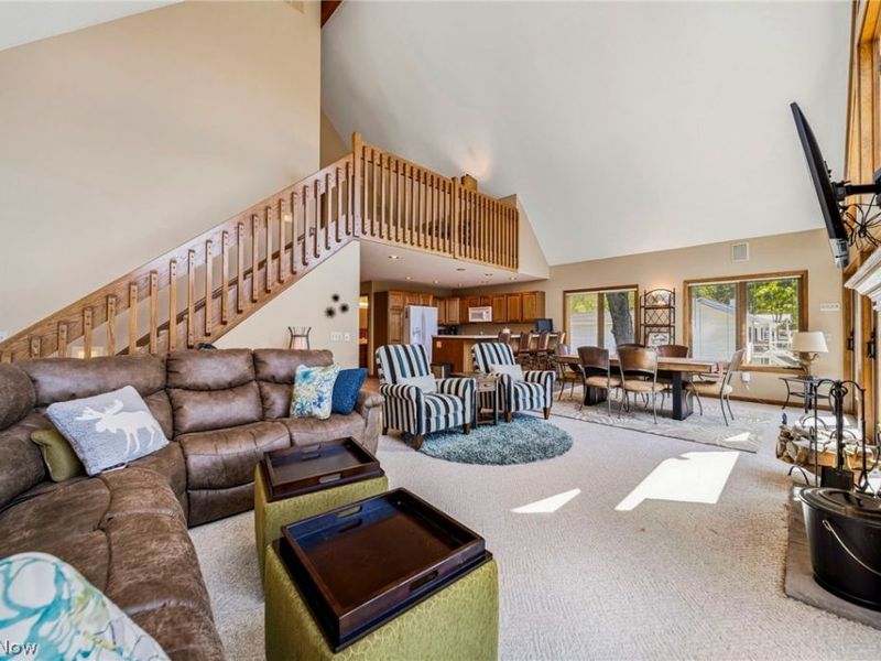 1452 Lake Vue Drive , Roaming Shores, OH 44085 Photo 10