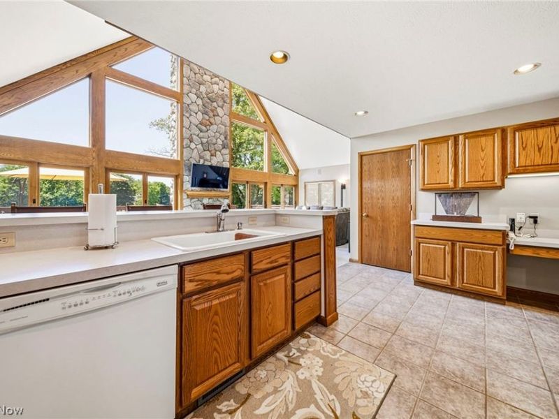 1452 Lake Vue Drive , Roaming Shores, OH 44085 Photo 15