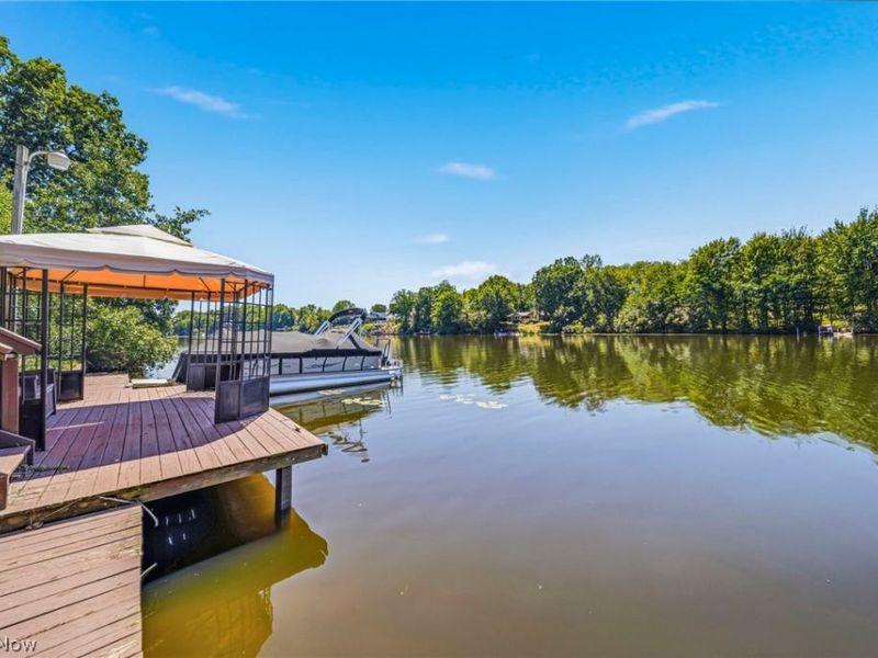 1452 Lake Vue Drive , Roaming Shores, OH 44085 Photo 4