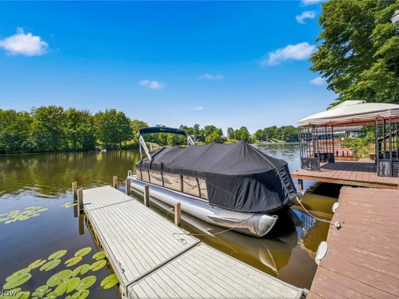 1452 Lake Vue Drive , Roaming Shores, OH 44085 Photo 5