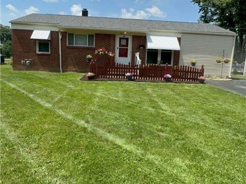 568 Purdue Avenue, Austintown, OH 44515 Photo 2