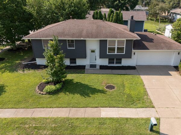 1955 Danbury Drive , Bettendorf, IA 52722