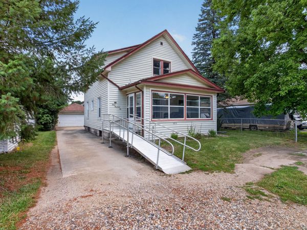 302 Cass Avenue, Jackson, MI 49203