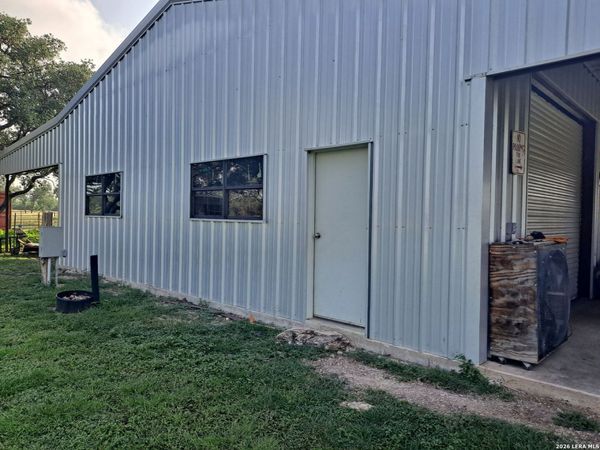 623 Fm 1796, Utopia, TX 78884
