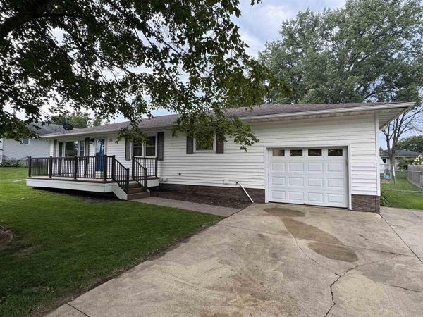 726 Southhaven Drive, Monticello, IA 52310