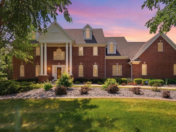 2125 Carriage Hills Dr, Delafield, WI 53018