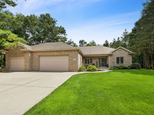 1232 Peregrine Ct, Burlington, WI 53105