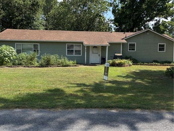 613 W Arkansas Street , Gentry, AR 72734