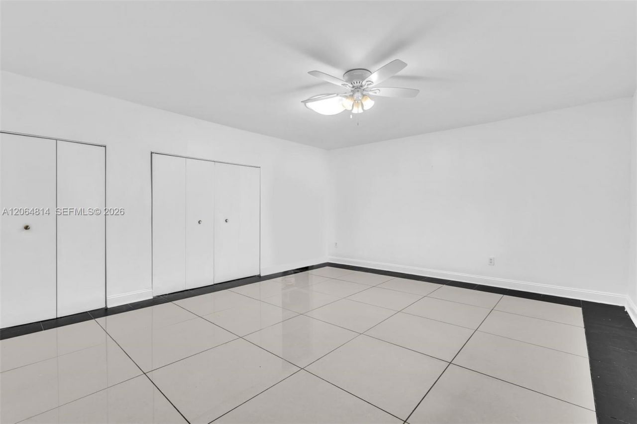 616 NE 195th St , Miami, FL 33179 Photo