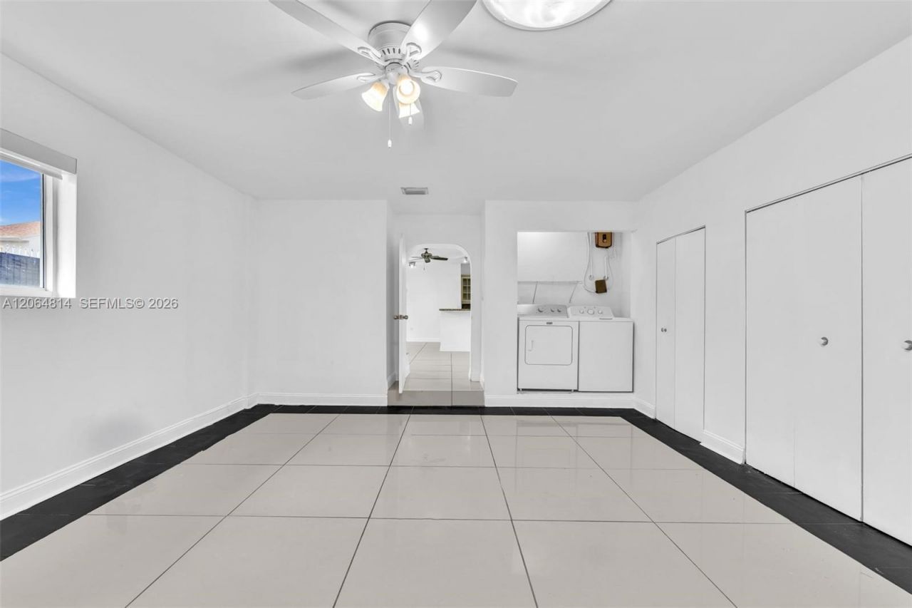 616 NE 195th St , Miami, FL 33179 Photo
