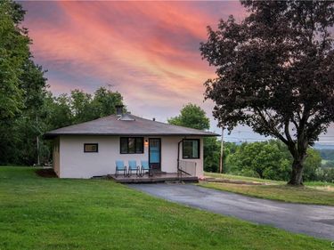 8266 Brimfield Street, Clinton, NY 13323